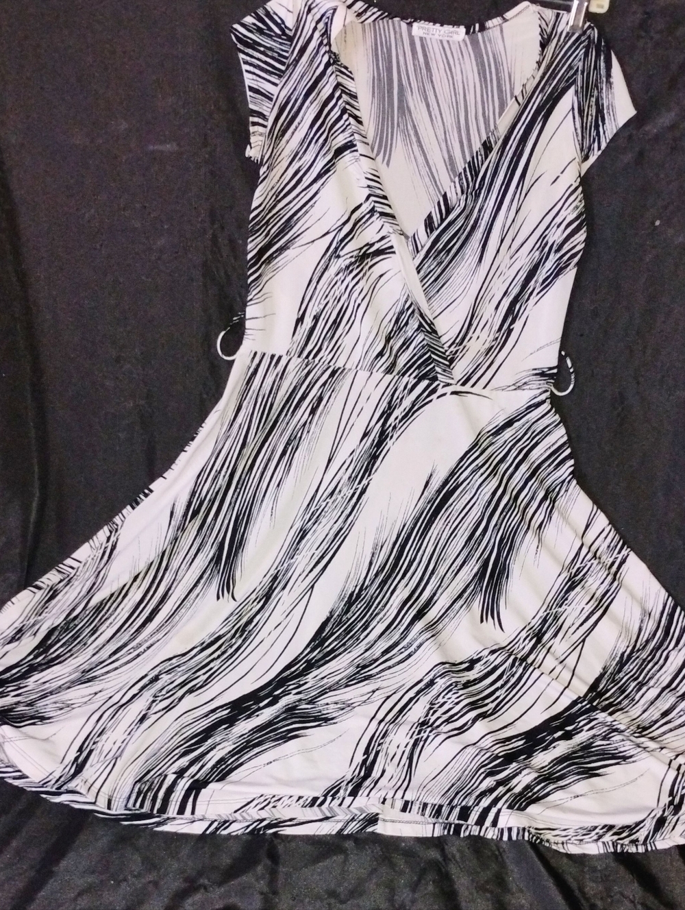 Vintage Pretty Girl Y2K Abstract Brushstroke Wrap Dress - Large - Picture 5 of 11